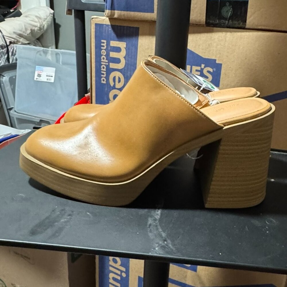 Tan Tess Shoe